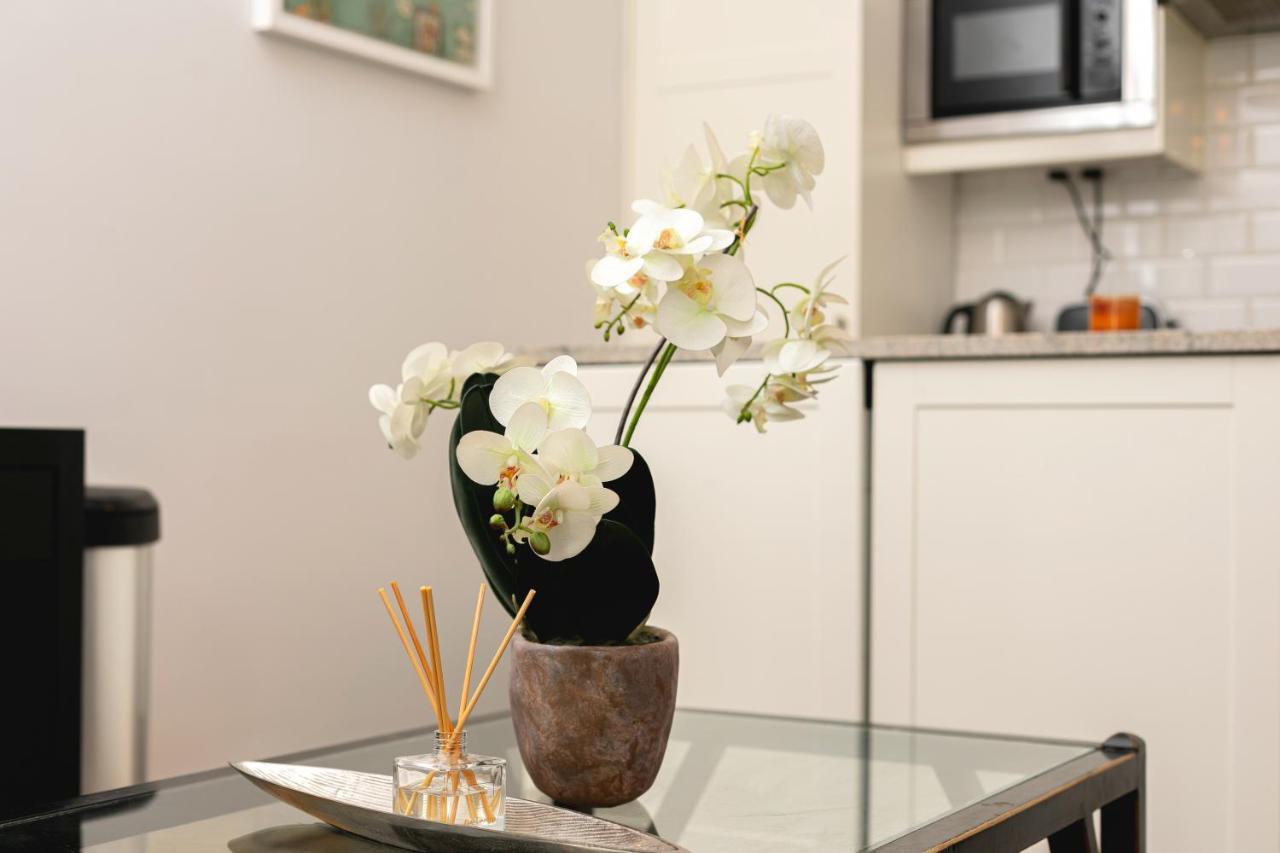 Penthousestays Notting Hill - Spacious 3 Bedroom King Bed Apartment - Near Portobello Road & Kensington High Street Λονδίνο Εξωτερικό φωτογραφία